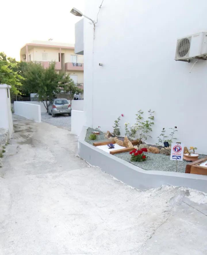 Nick And Helen Apartment Perivolia  Exterior photo